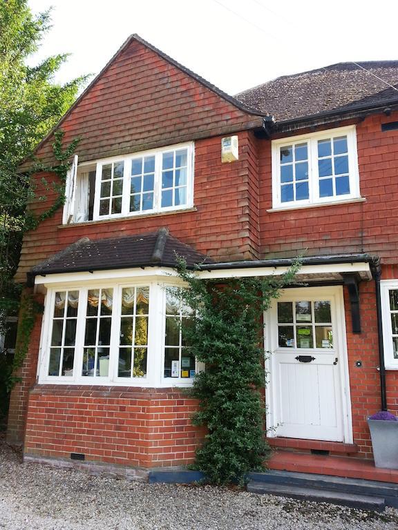 Rosemead Guest House Claygate Eksteriør billede